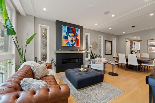 Wicker Park House | Stunning 5BR Home in Heart of Chicago with 2 Rooftops