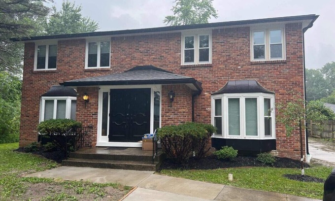 Amherst House | Stunning 6-Bedroom Modern Home, Perfect for Wedding Party/Family Reunion