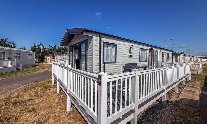 Felixstowe House | Stunning 6 berth caravan at Suffolk Sands Holiday Park ref 45031G