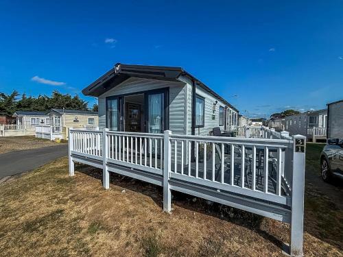 Felixstowe Other | Stunning 6 Berth Caravan At Suffolk Sands Holiday Park Ref 45031G