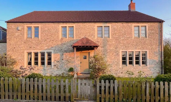 Shepton Mallet House | Stunning 7 bedroom detached house near Bruton