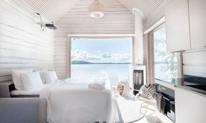Lempaala Villa | Stunning 7bed Lake & Beach House w/ Pier & Sauna