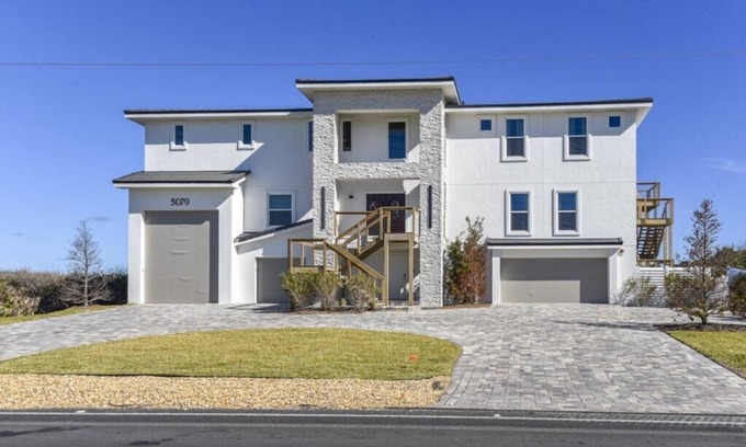 Painters Hill House | Stunning 7BR Oceanfront Home, Perfect for Groups