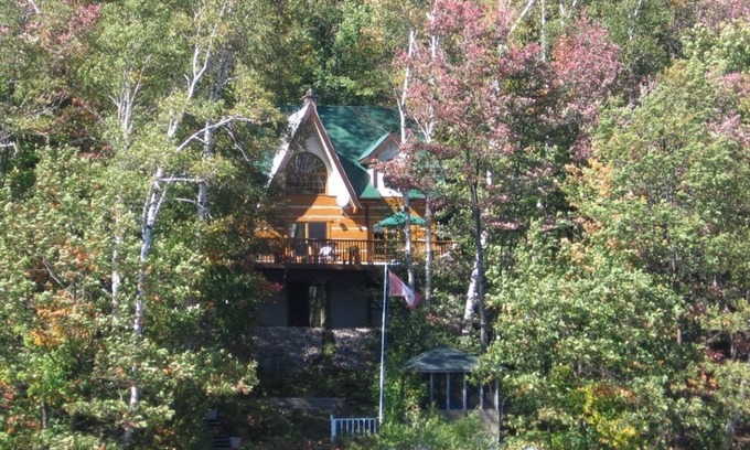 Algonquin Highlands Cottage | Stunning Algonquin Highlands Log Cottage - South Exposure