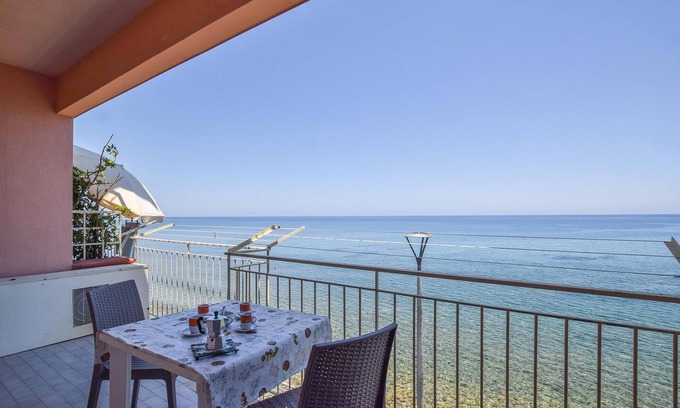 Marina di Caronia Apartment | Stunning apartment in Marina di Caronia