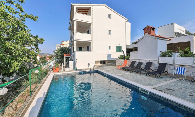 Okrug Donji Apartment | Stunning apartment in Okrug Donji