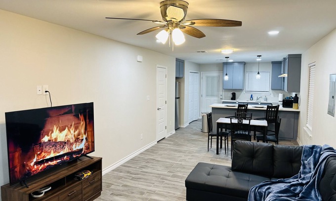 Brownsville Condo | Stunning Apt/Free parking/Wi-Fi