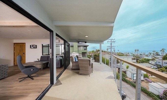 Cardiff-by-the-Sea Condo | Stunning architectural Penthouse with ocean views