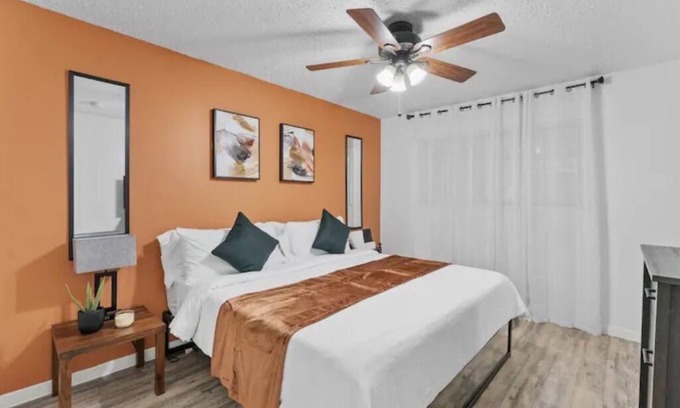 West Campus Apartment | Stunning Area! King Suite - 2 Mins from UT - Free Parking