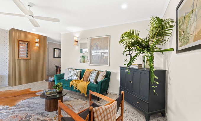 West Mackay Apartment | Stunning Art Deco Apartment Inner City Mackay Close to Airport and Hospital