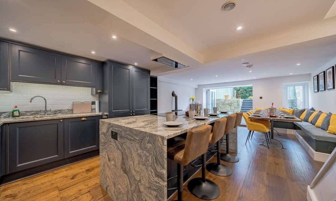 Bath House | Stunning Bath Home Sleeps 12 ~ Ideal for Hen/Stags