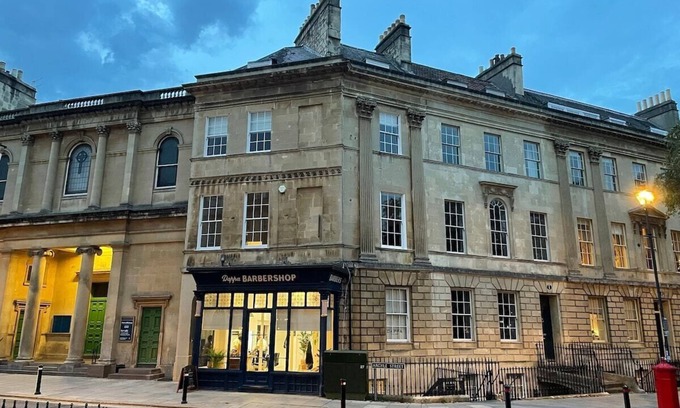 Bath Apartment | Stunning, Bath Townhouse, City Centre (AS)