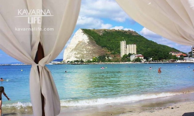 Kavarna Apartment | Stunning Beach Apart-Sleeps 5! Pool & Sea views!