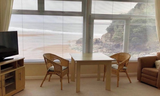 Bishopston Apartment | Stunning Beach front Apartment in Caswell Swansea