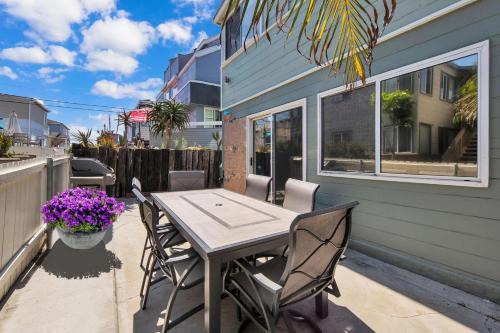 Mission Beach House | Stunning Beach Haven! Steps to the Beach & Pet Friendly!