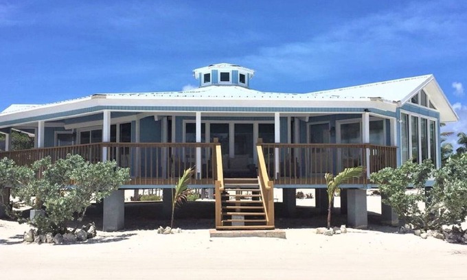Kemps Bay House | Stunning Beach House at Paradise Beach South Andros