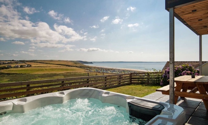Penycwm House | Stunning Beach House for 10 with Hot Tub & Parking