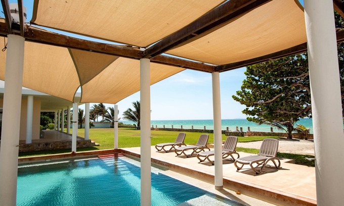 Chicxulub Puerto Villa | Stunning beachfront Suites Wi-Fi East of Progreso