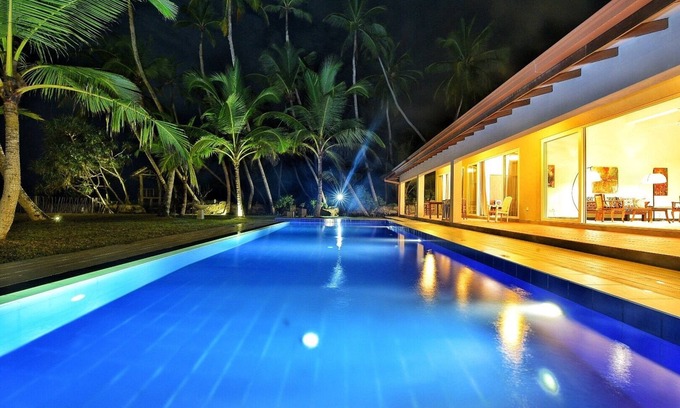 Kahandamodara Villa | Stunning beach villa for 8 in Ranna, Tangalle. Free pick up stays of 7 nights.