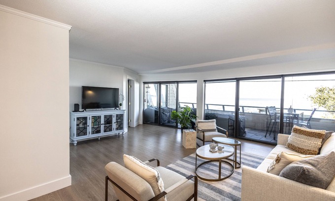 Regional District of Nanaimo Apartment | Stunning Beachfront Condo: Whale Watching & Cruise Ship Views