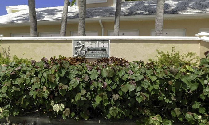 Rum Point Condo | Stunning beachfront condo. Relax, Enjoy, Sunset, RumPoint, Pool & Heated Jacuzzi