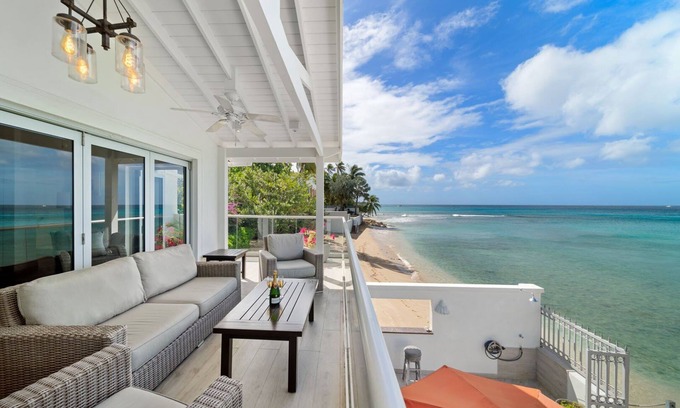 Merlin Bay Villa | Stunning Beachfront Villa with Plunge Pool - Westshore