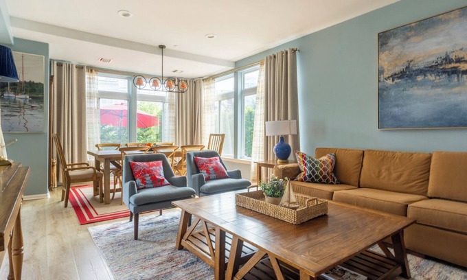 Queens House | Stunning Beachside Home In Big Apple - Best of Both Worlds!