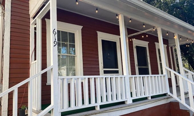 Cabbagetown House | Stunning Beltline Getaway Krog St Market- Sleeps 8