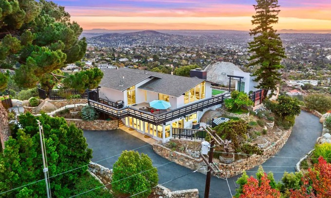 Mount Helix House | Stunning Brand New Top of Mtn 2BR Zen Retreat