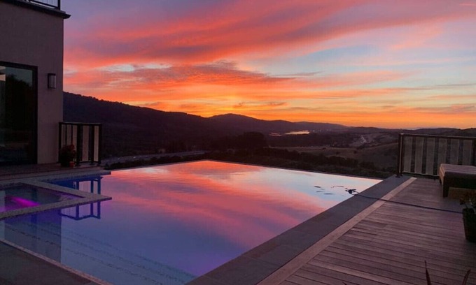 Farm Hills Villa | Stunning California Resort + Infinity Pool