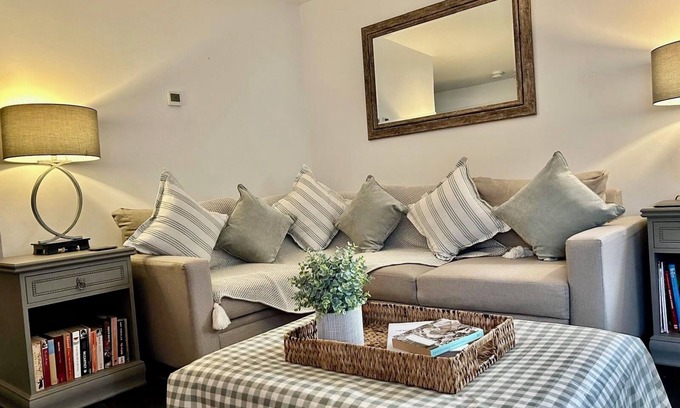 King's Bromley Apartment | Stunning Canalside Barn - 5 minutes from the "National Memorial Arboretum"