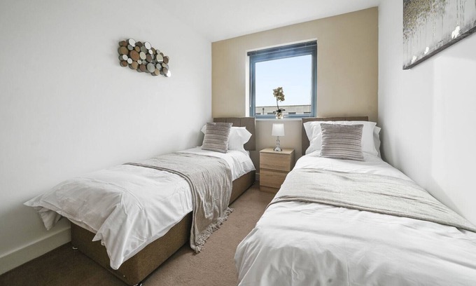 Stevenage Apartment | Stunning Central 2 Bed Apartment - Clayton Living