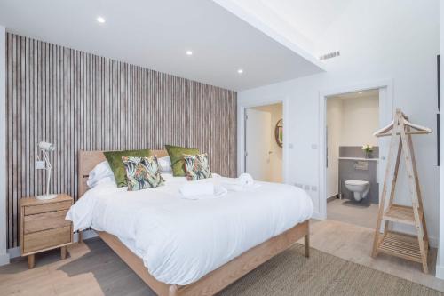 Cambridge City Centre Apartment | Stunning Central Apt - Balcony & Parking