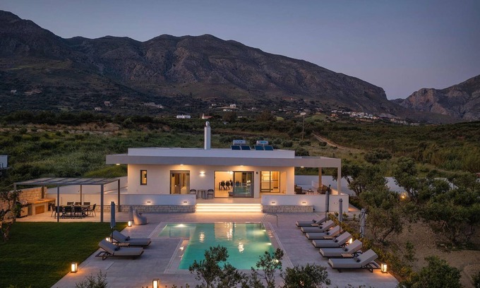 Lefkogeia Villa | Stunning Chania Villa | 4 Bedrooms |.