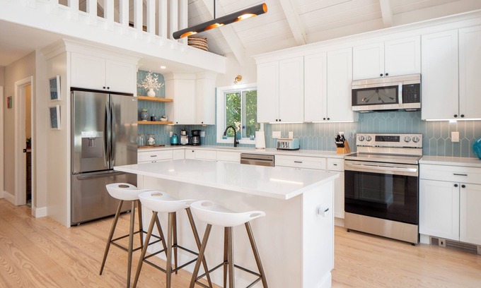 Middletown House | Stunning, Chic Remodel! Beach House Minutes to Newport!