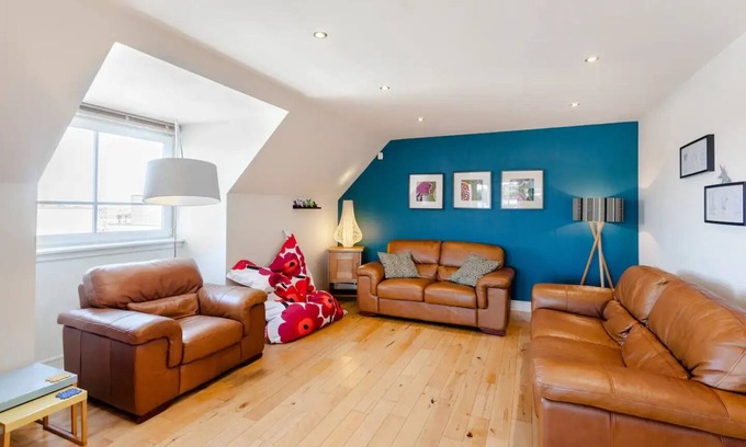 Bonnington Apartment | Stunning City Centre Penthouse Apartment, with FREE Parking!