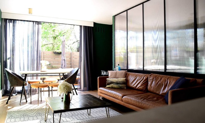 South Melbourne Apartment | Stunning City Oasis.