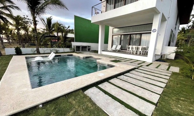 Cerro Plano House | Stunning contemporary beach front villa