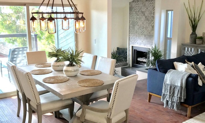 Fire Mountain House | Stunning Coastal Home! Surfboards, kayaks, bikes, air hockey, gorgeous!