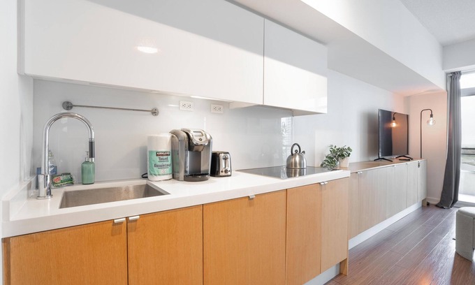 CityPlace Apartment | Stunning condo Downtown Toronto with incredible lake views. 5 minutes CN Tower.
