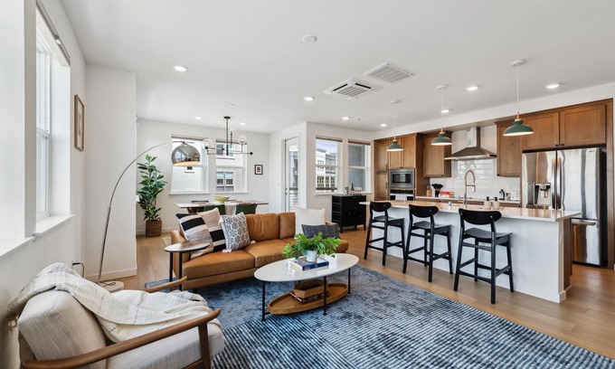 Oakland Condo | Stunning Condo with SF Bay Views
