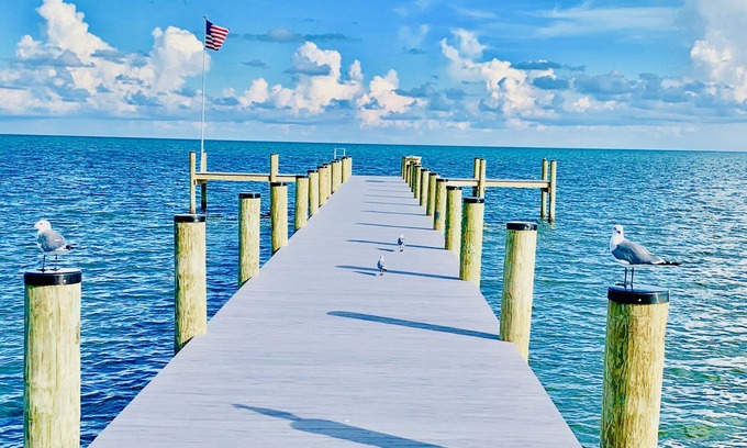 Plantation by the Sea Condo | STUNNING CONDO with BALCONY/POOL in Oceanfront Building in beautiful Islamorada!