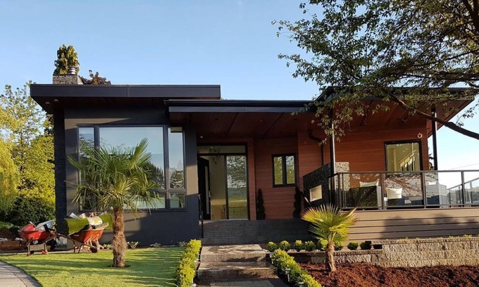 Burnaby House | Stunning Contemporary Home with Beautiful Ocean and Mountain Views!