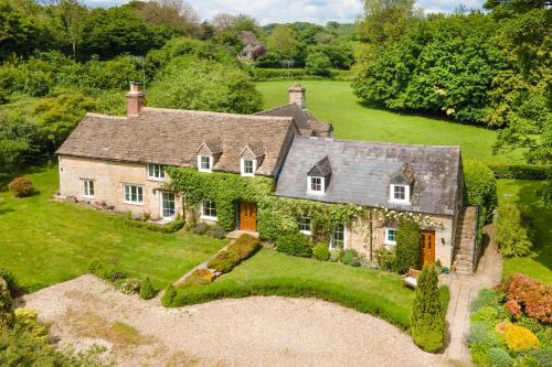 Rendcomb House | Stunning Cotswold Cottage Nr Country & River Walks