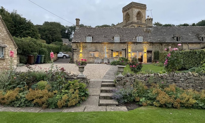 Snowshill Village House | Stunning Cotswold Cottage in Snowshill Broughwood