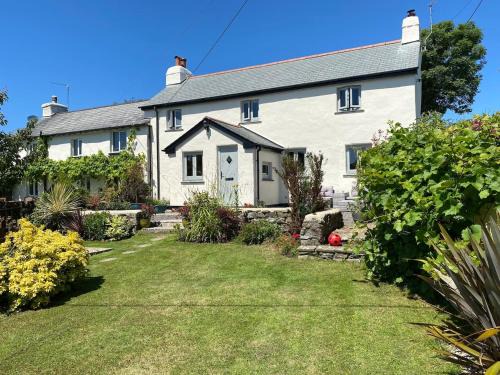 Georgeham House | Stunning Cottage Close to Amazing Beaches