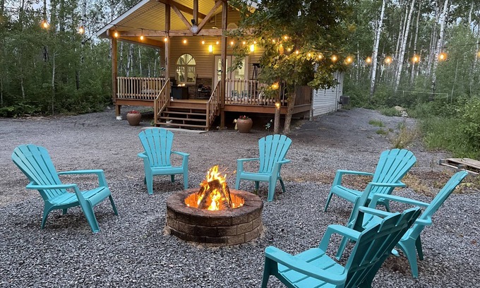 Manitoba Cottage | Stunning cottage for family and friends, 4 mins drive to golf course.