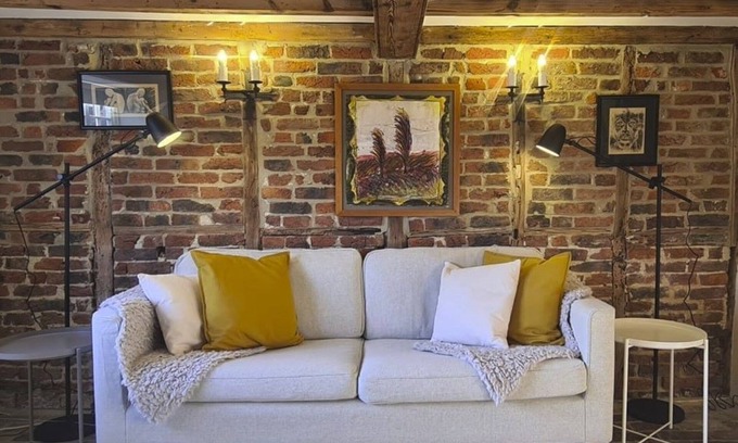 Hythe Cottage | Stunning Cottage in rural Kent, close to sea