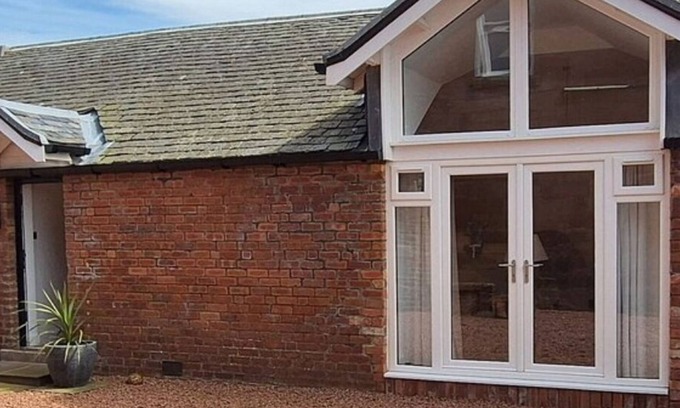 Prestwick Cottage | Stunning Cottage Self Catering at St Andrew's House Prestwick - Dog friendly!