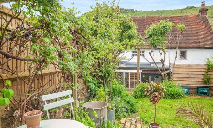 Henfield Cottage | Stunning cottage set in a really peaceful location, very private and off the main road.